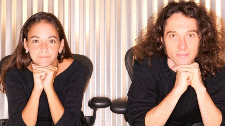 人間関係に悩んでいる男女のイメージ