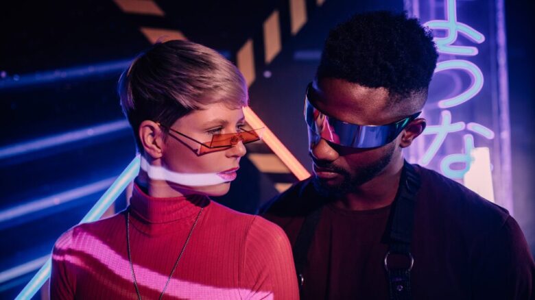 人間関係に悩んでいる男女のイメージ